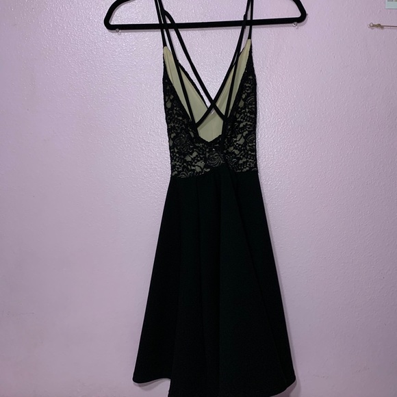 Flowy V-Neck Dress - Picture 5 of 5